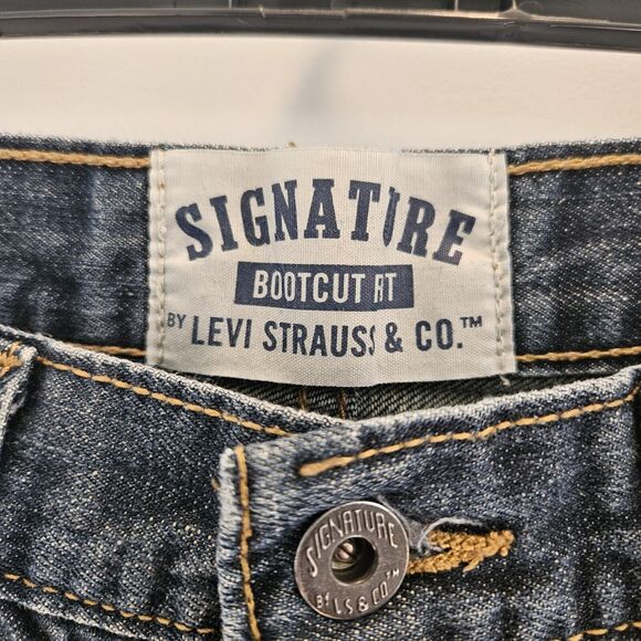 SIGNATURE by LEVI STRAUSS & CO Bootcut FIt Jeans-Size 18 REG, Med Wash Youth - Picture 2 of 11